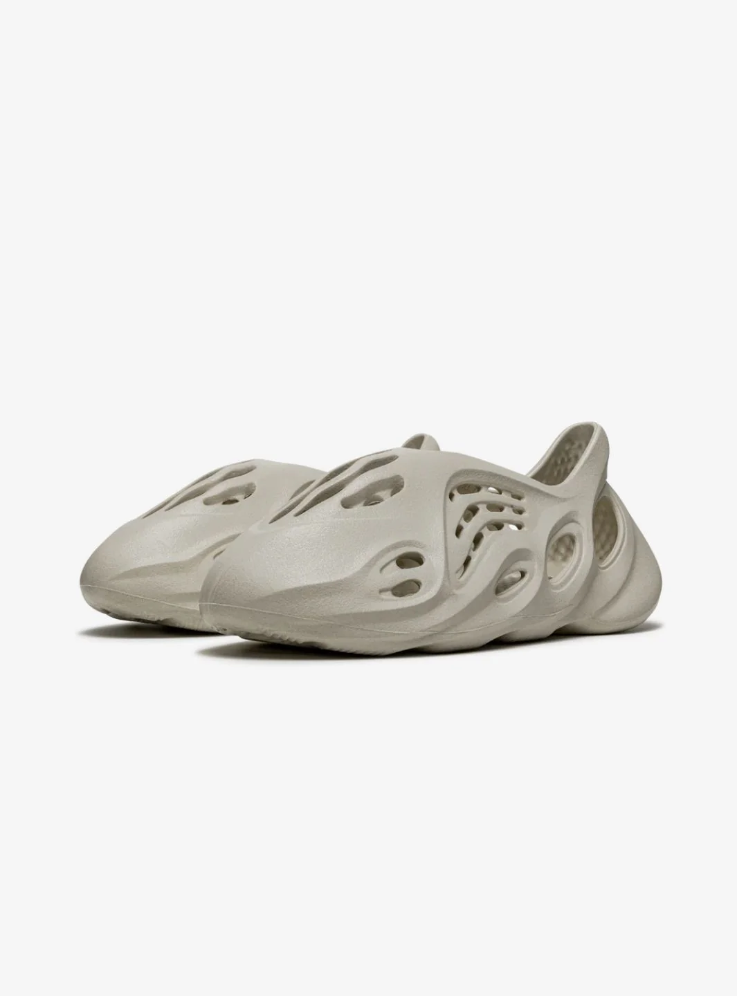 Adidas Yeezy Foam RNNR Sand - Image 2