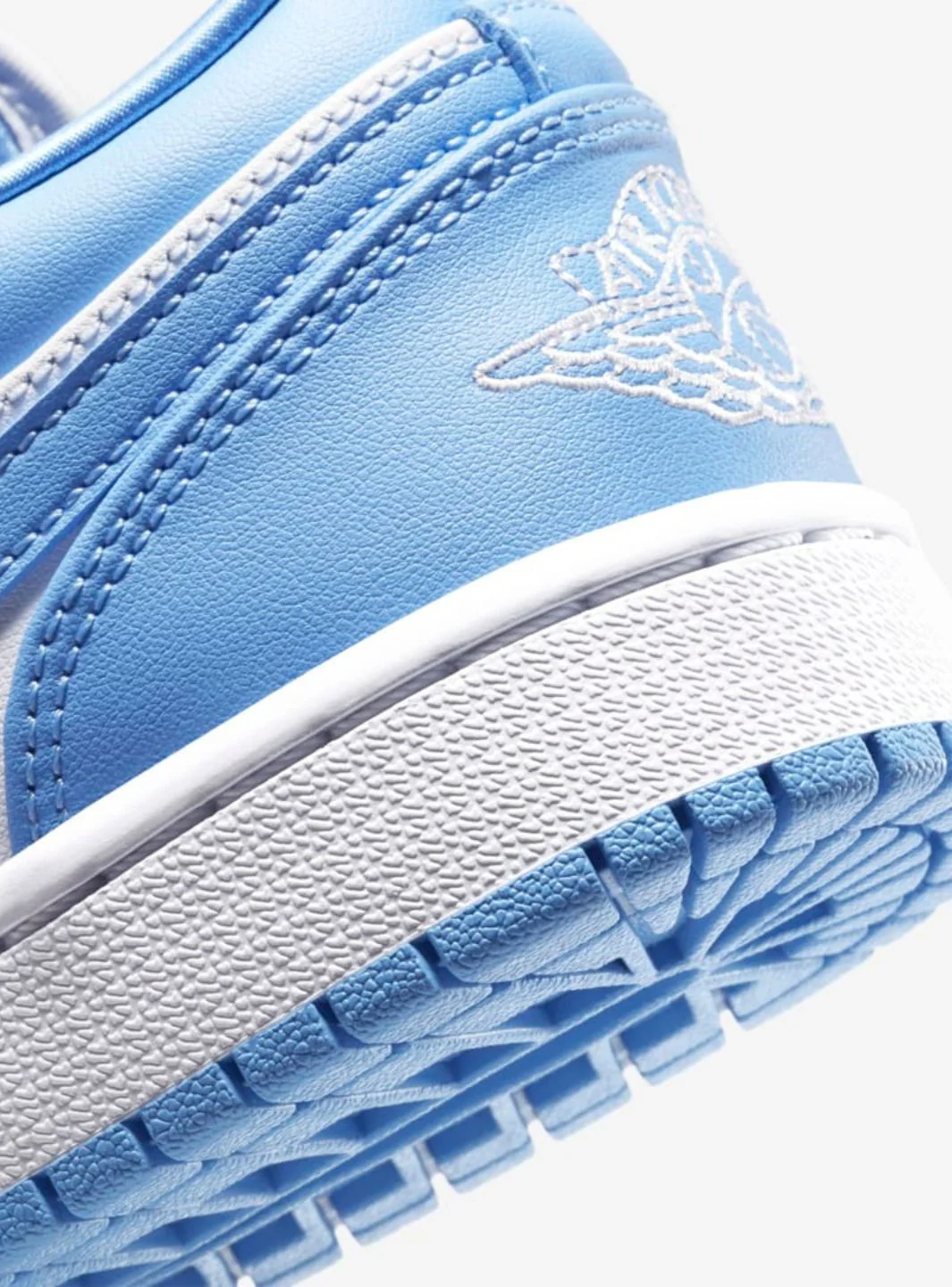 Air Jordan 1 Low UNC - Image 5