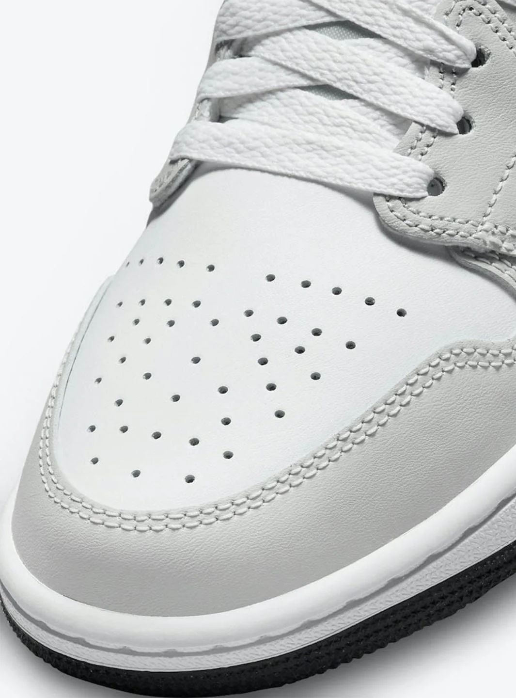 Air Jordan 1 Mid Light Smoke Grey - Image 3