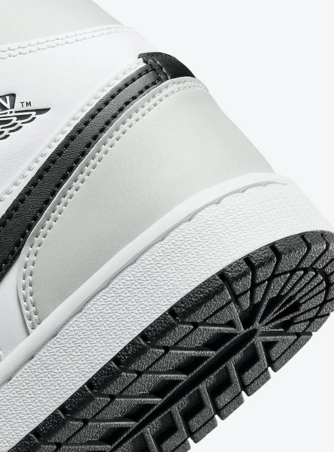 Air Jordan 1 Mid Light Smoke Grey - Image 5