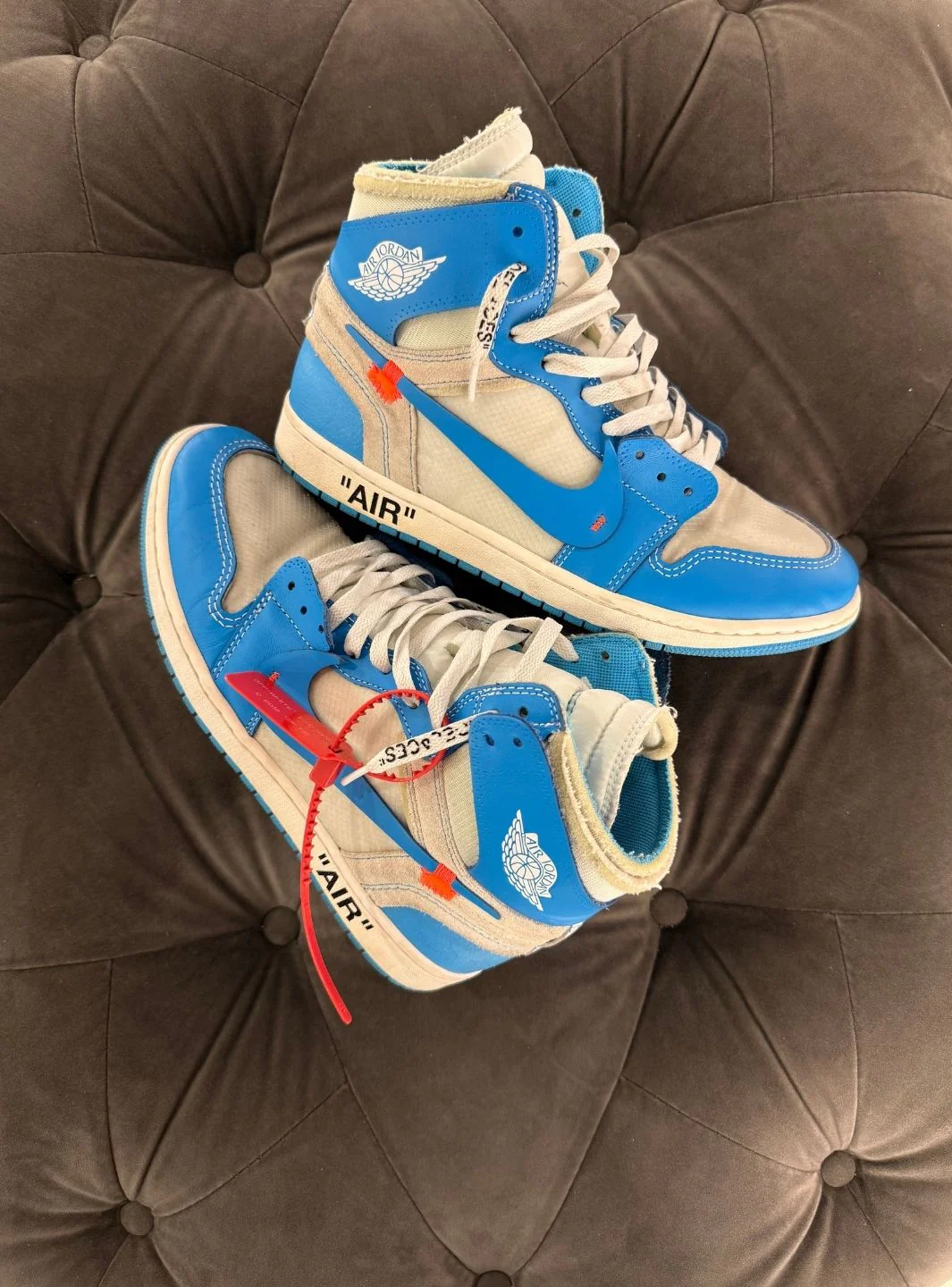 Air Jordan 1 Retro High Off-White University Blue - Usato 8.5/10 - Image 2