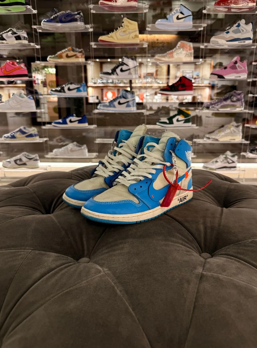 Air Jordan 1 Retro High Off-White University Blue - Usato 8.5/10 - Image 3