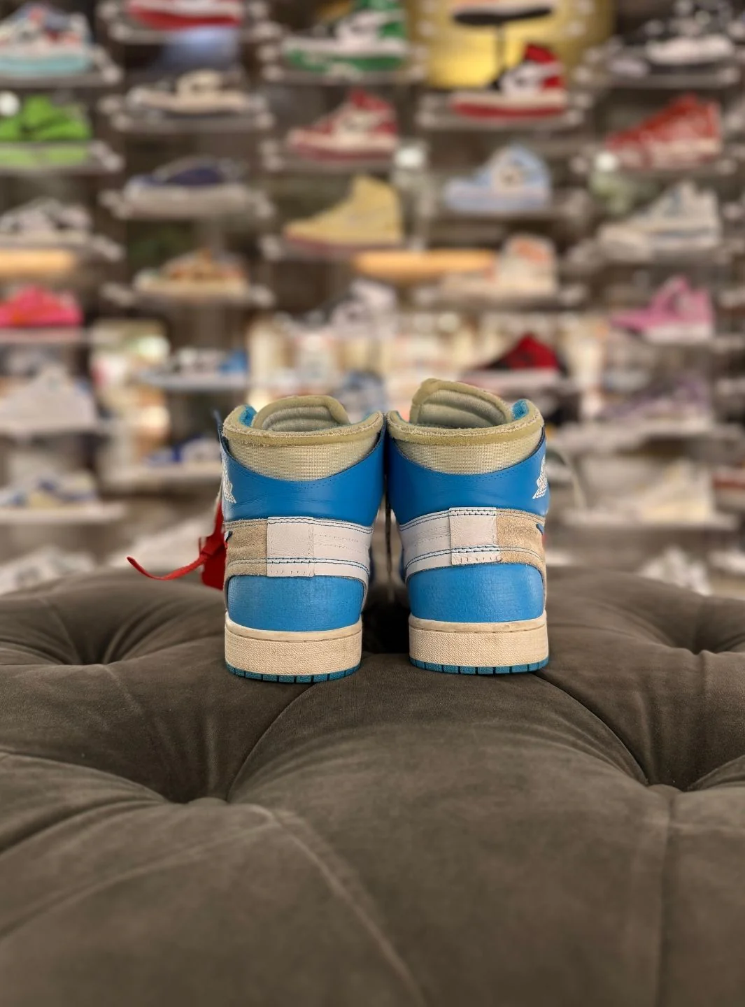 Air Jordan 1 Retro High Off-White University Blue - Usato 8.5/10 - Image 4