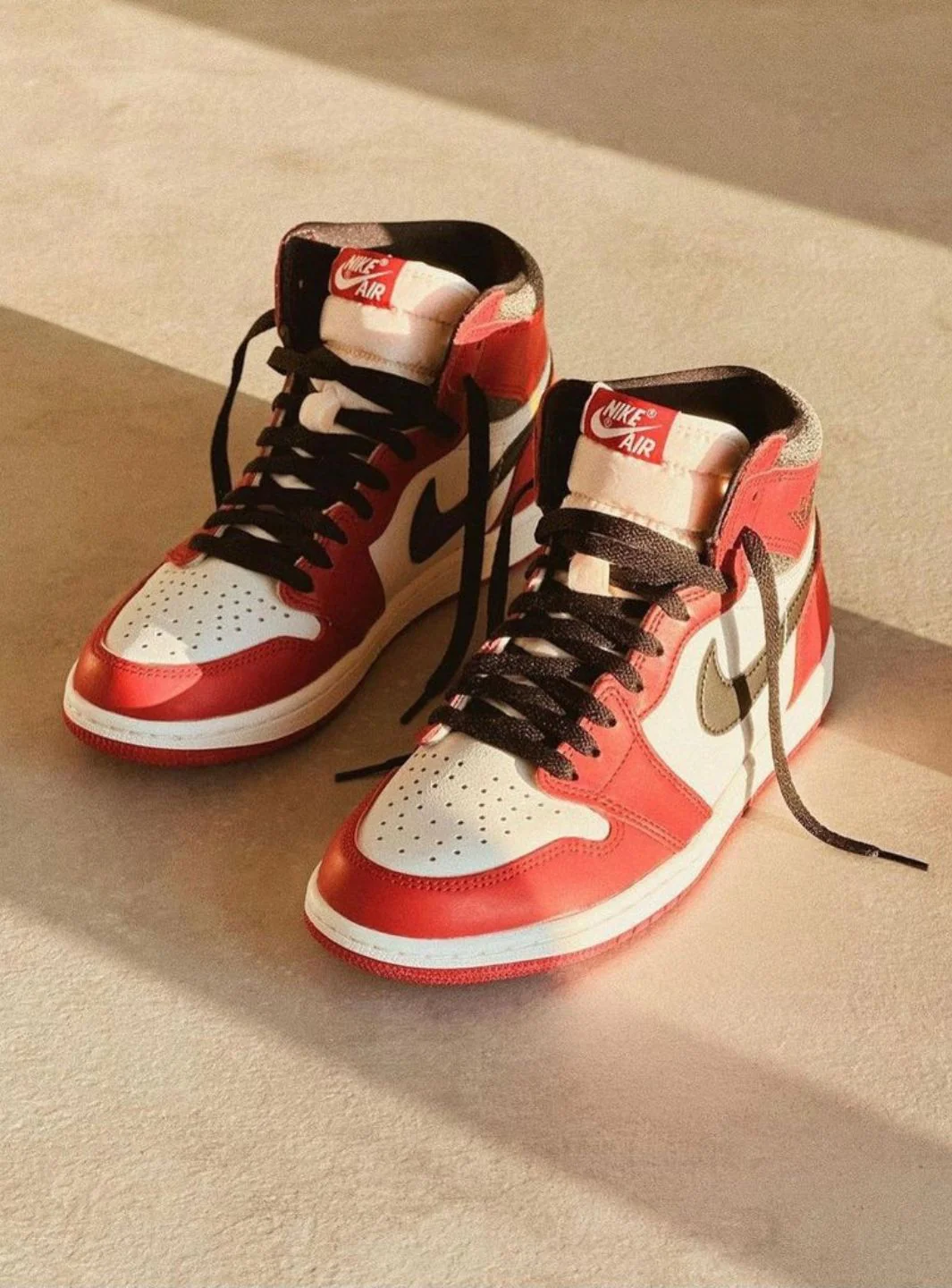 Air Jordan 1 Retro High OG Chicago Lost And Found - Image 14