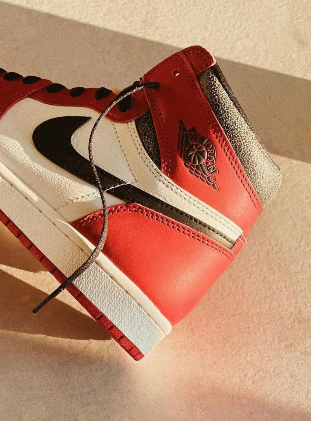 Air Jordan 1 Retro High OG Chicago Lost And Found - Image 17