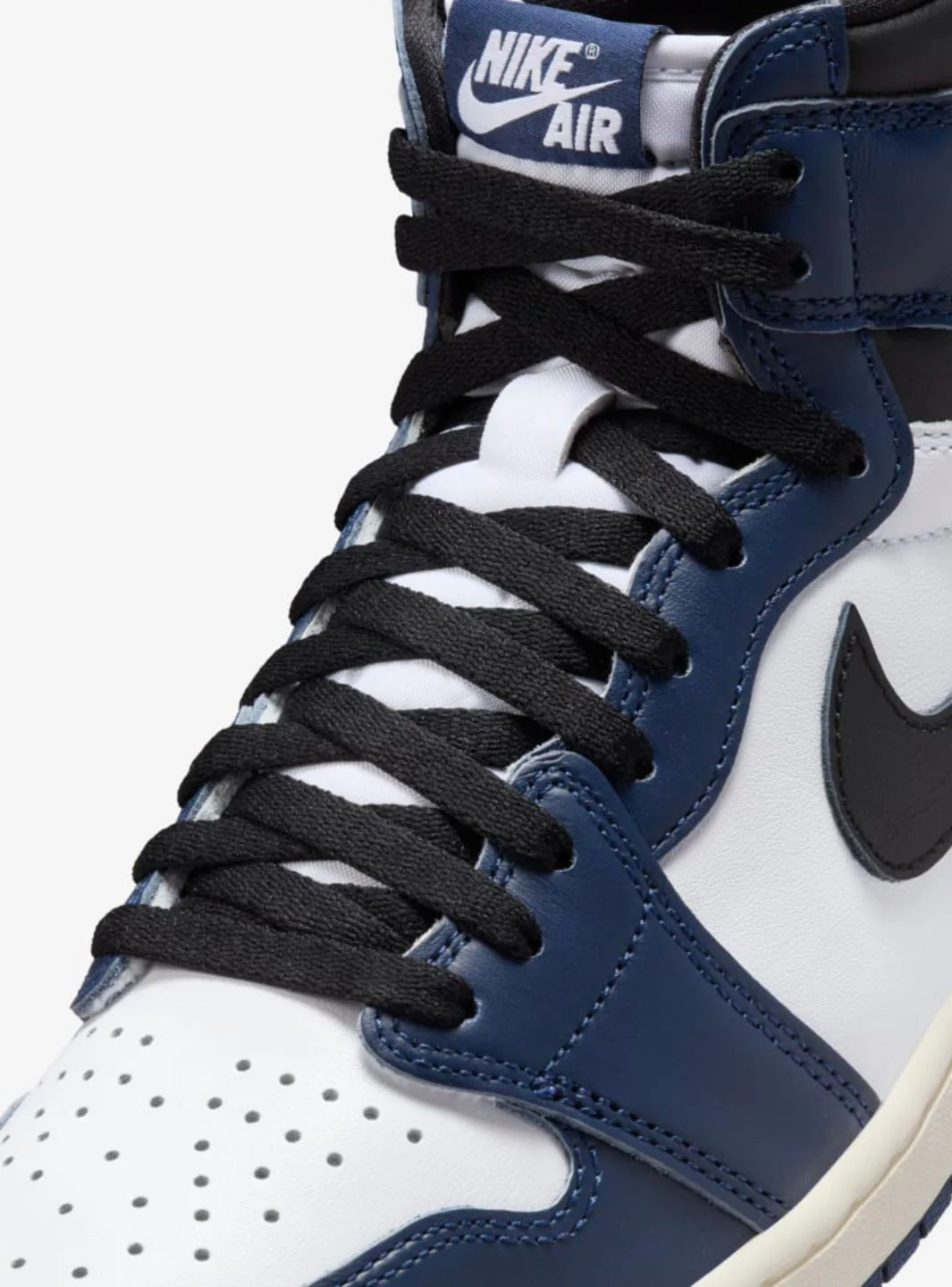 Air Jordan 1 Retro High OG Midnight Navy - Image 3