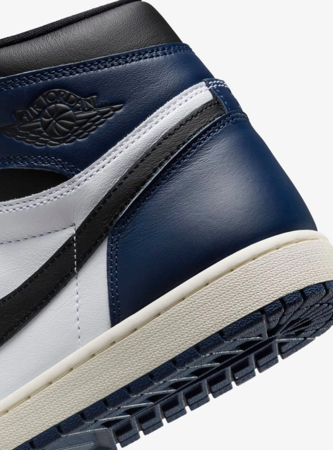 Air Jordan 1 Retro High OG Midnight Navy - Image 5