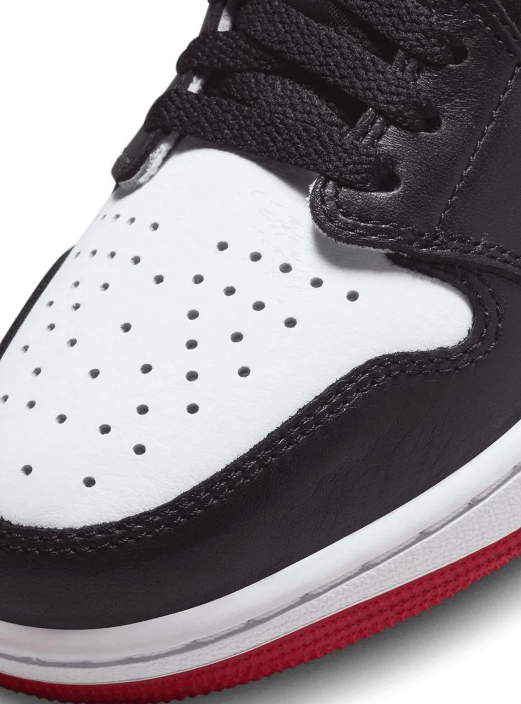 Air Jordan 1 Retro Low OG Black Toe - Image 5