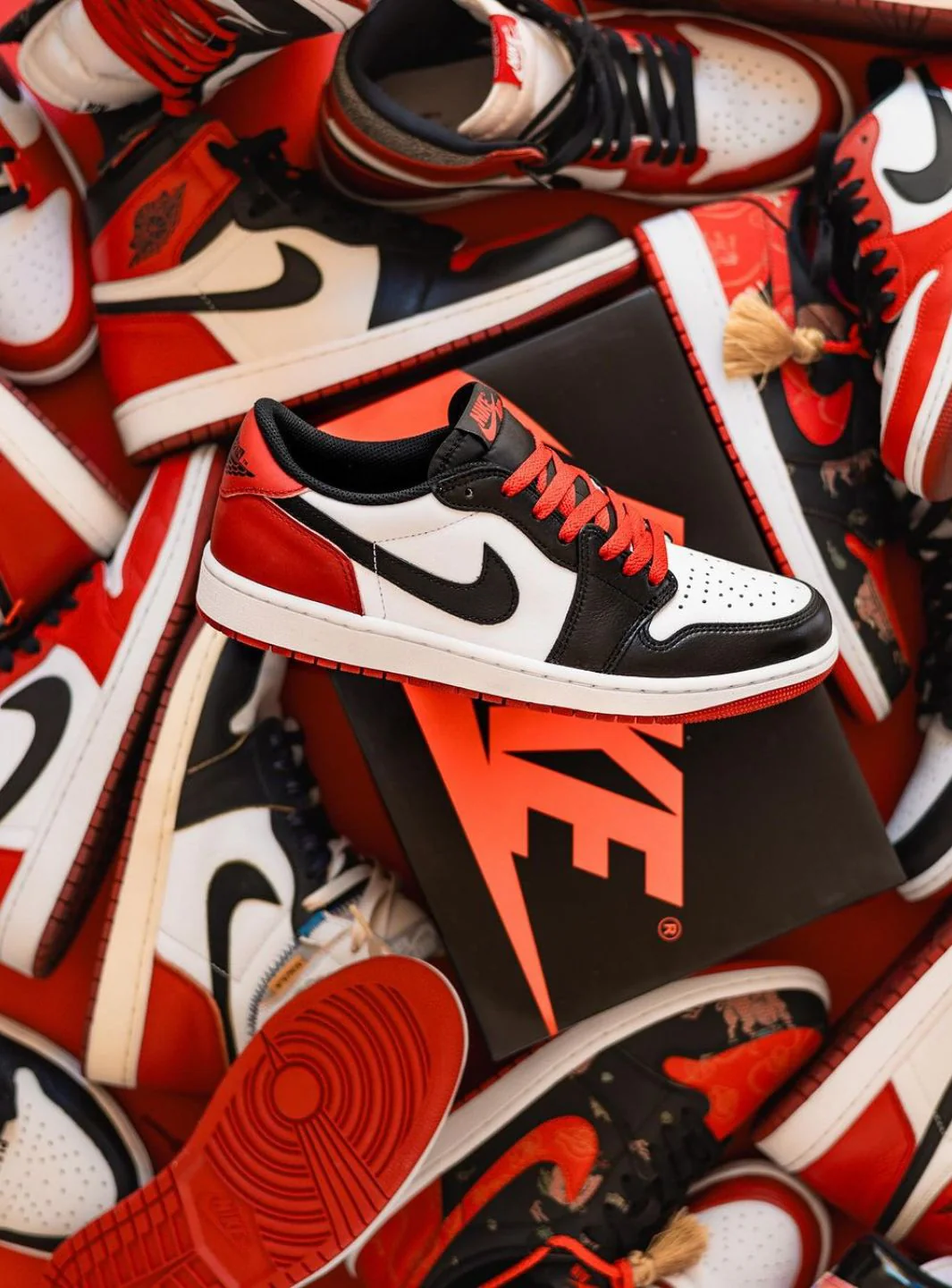 Air Jordan 1 Retro Low OG Black Toe - Image 8