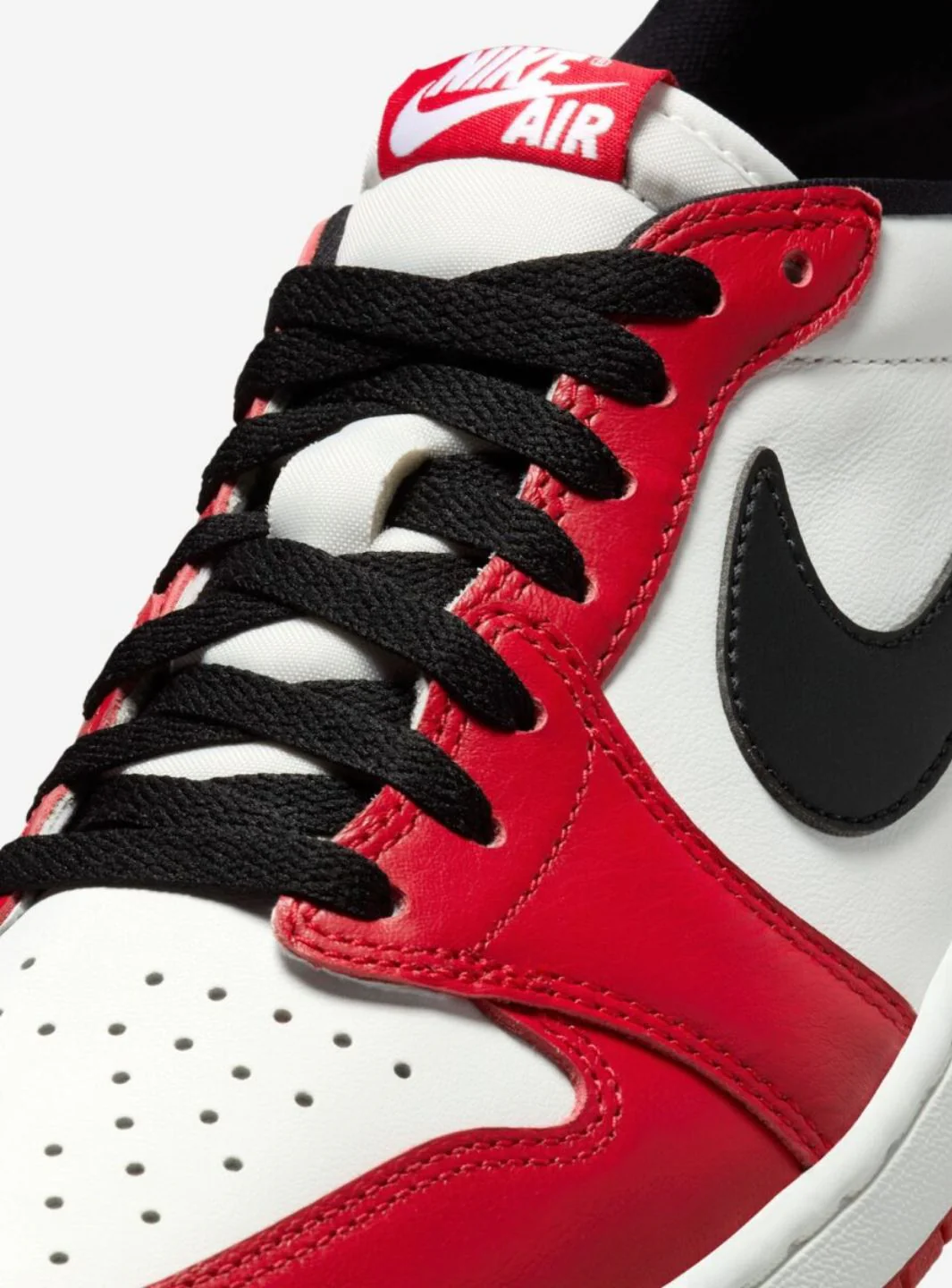 Air Jordan 1 Retro Low OG Chicago (2025) - Image 3