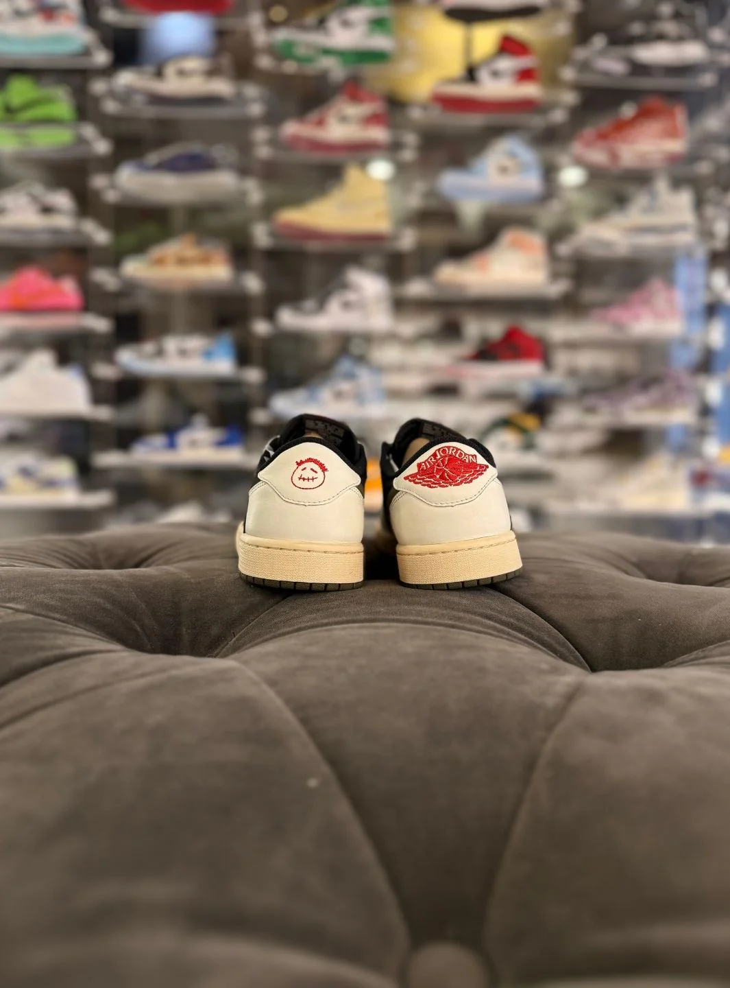 Air Jordan 1 Retro Low OG SP Travis Scott Olive - Usato 9.9/10 - Image 4
