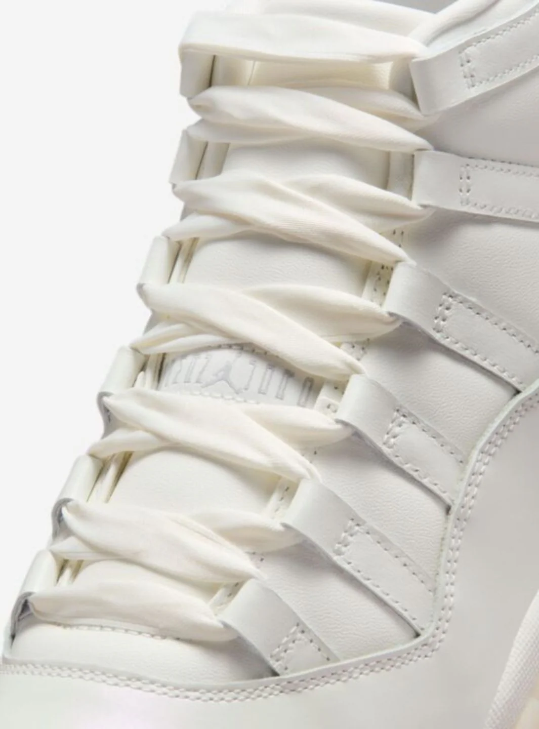 Air Jordan 11 Retro Pearl (W) - Image 3