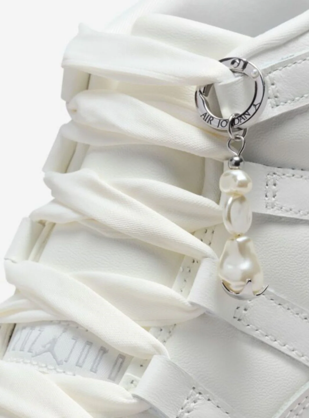 Air Jordan 11 Retro Pearl (W) - Image 7