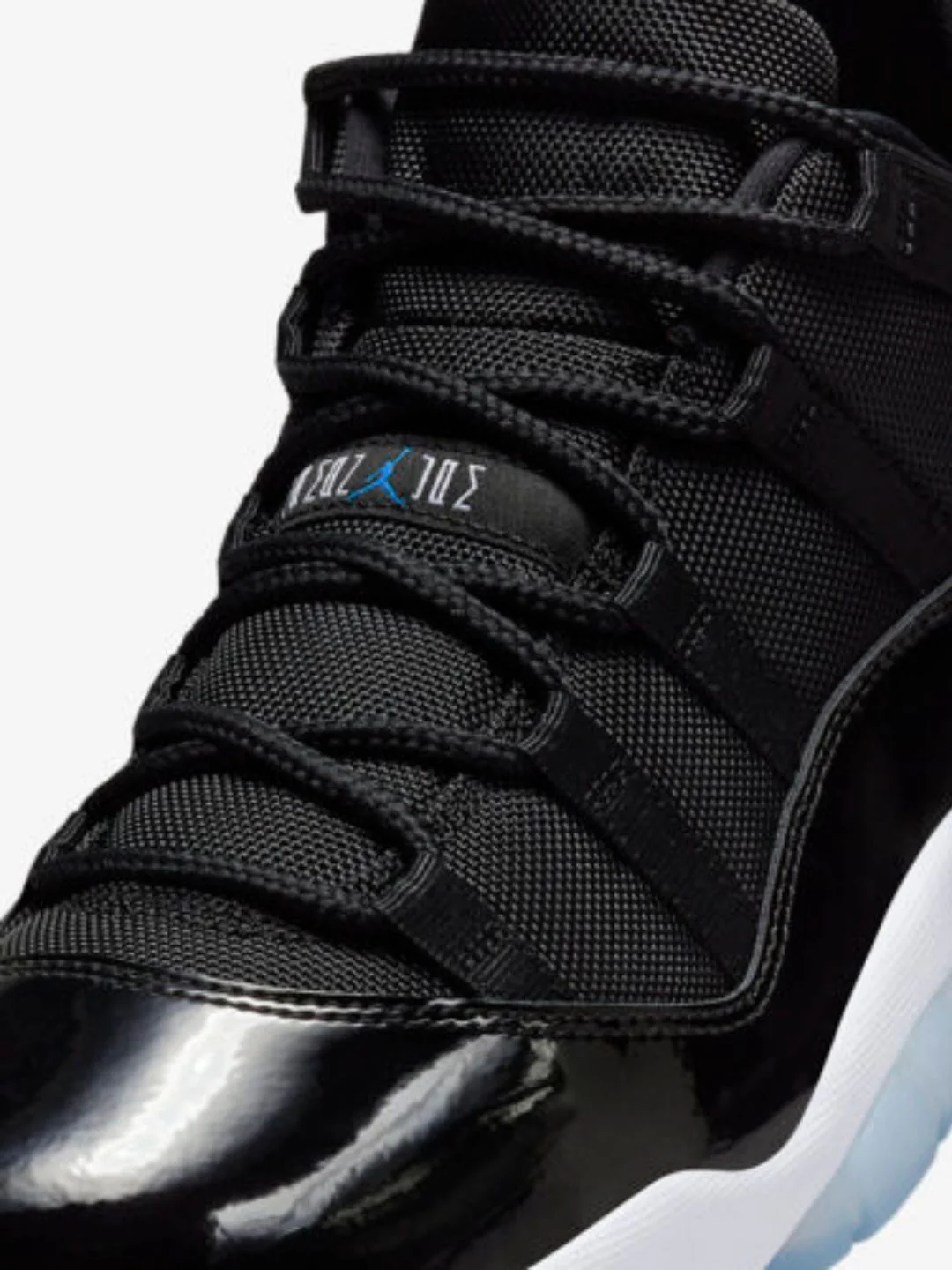 Air Jordan 11 Retro Low Space Jam - Image 3