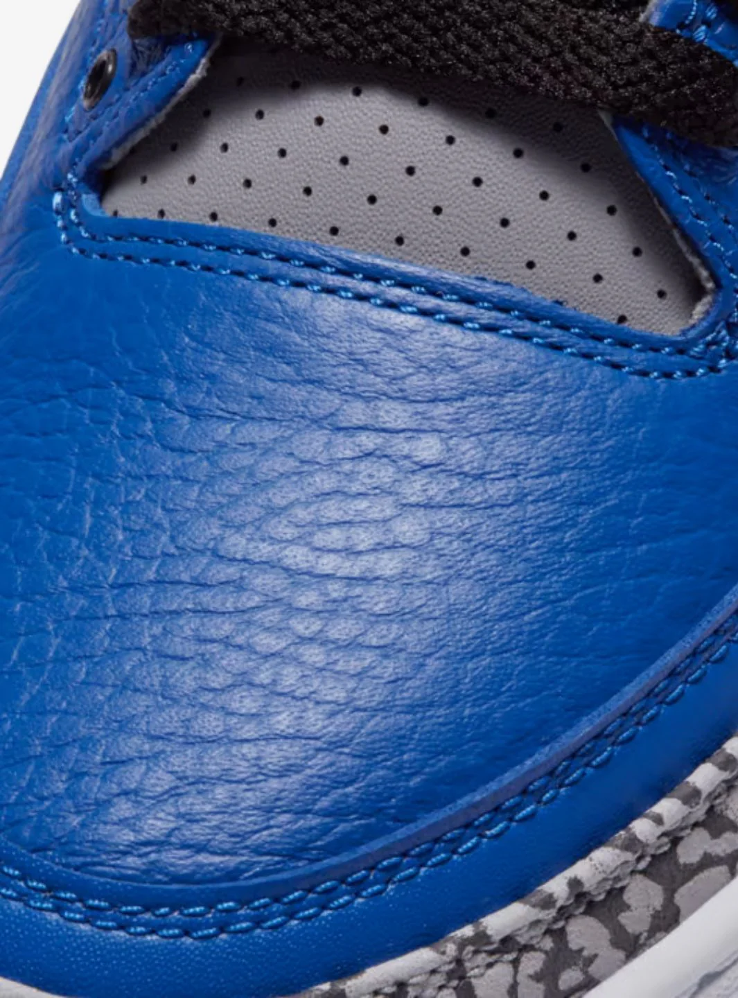 Air Jordan 3 Retro Varsity Royal Cement - Image 3