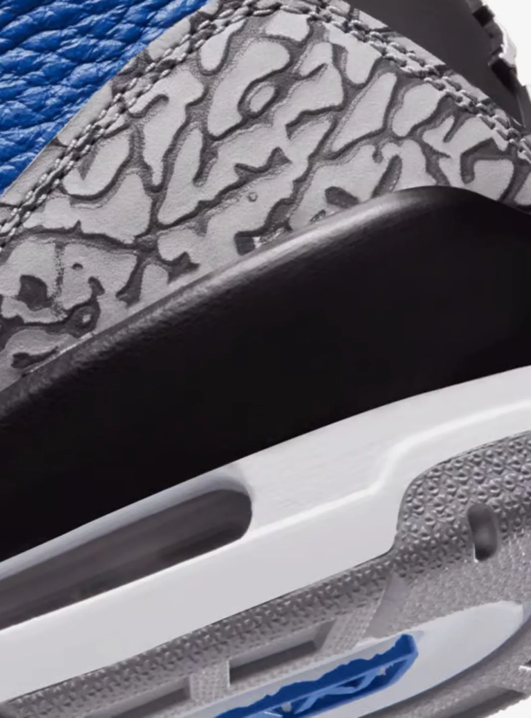 Air Jordan 3 Retro Varsity Royal Cement - Image 5