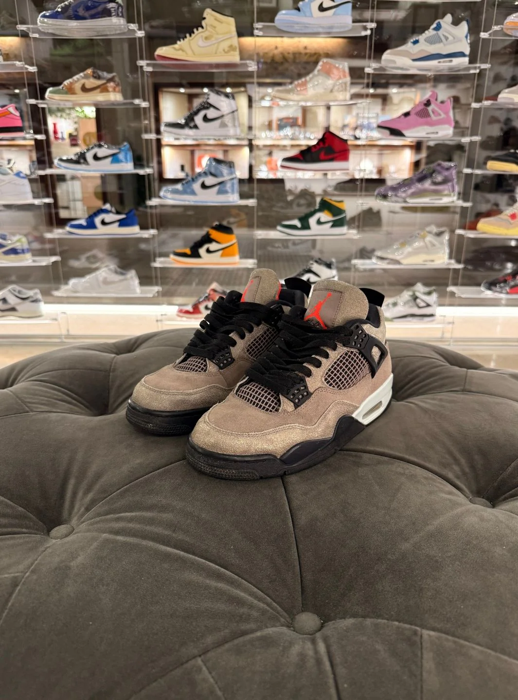 Air Jordan 4 Retro Taupe Haze - Usato 9/10 - Image 3