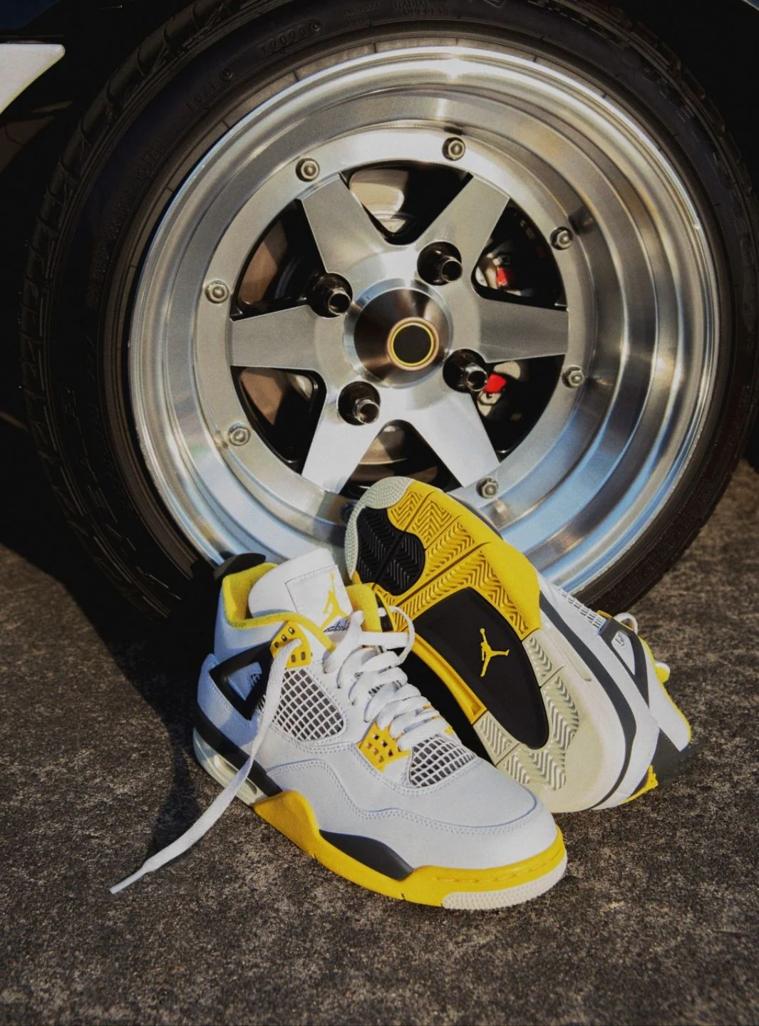 Air Jordan 4 Retro Vivid Sulfur - Image 8
