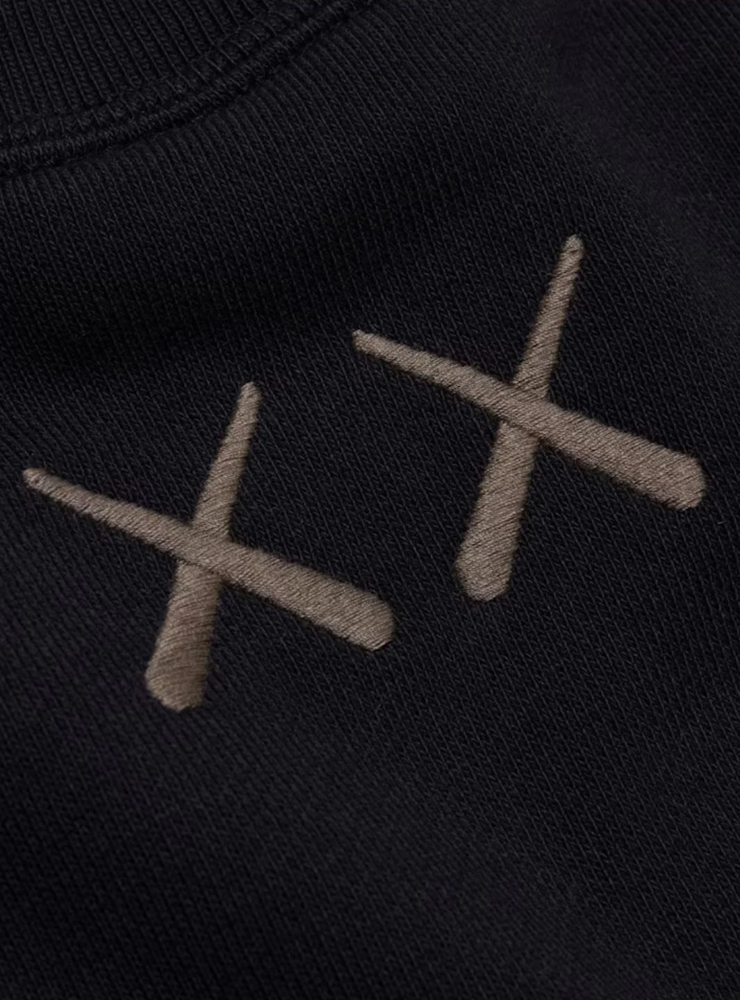 KAWS x Uniqlo Longsleeve Sweatshirt Black - Image 2
