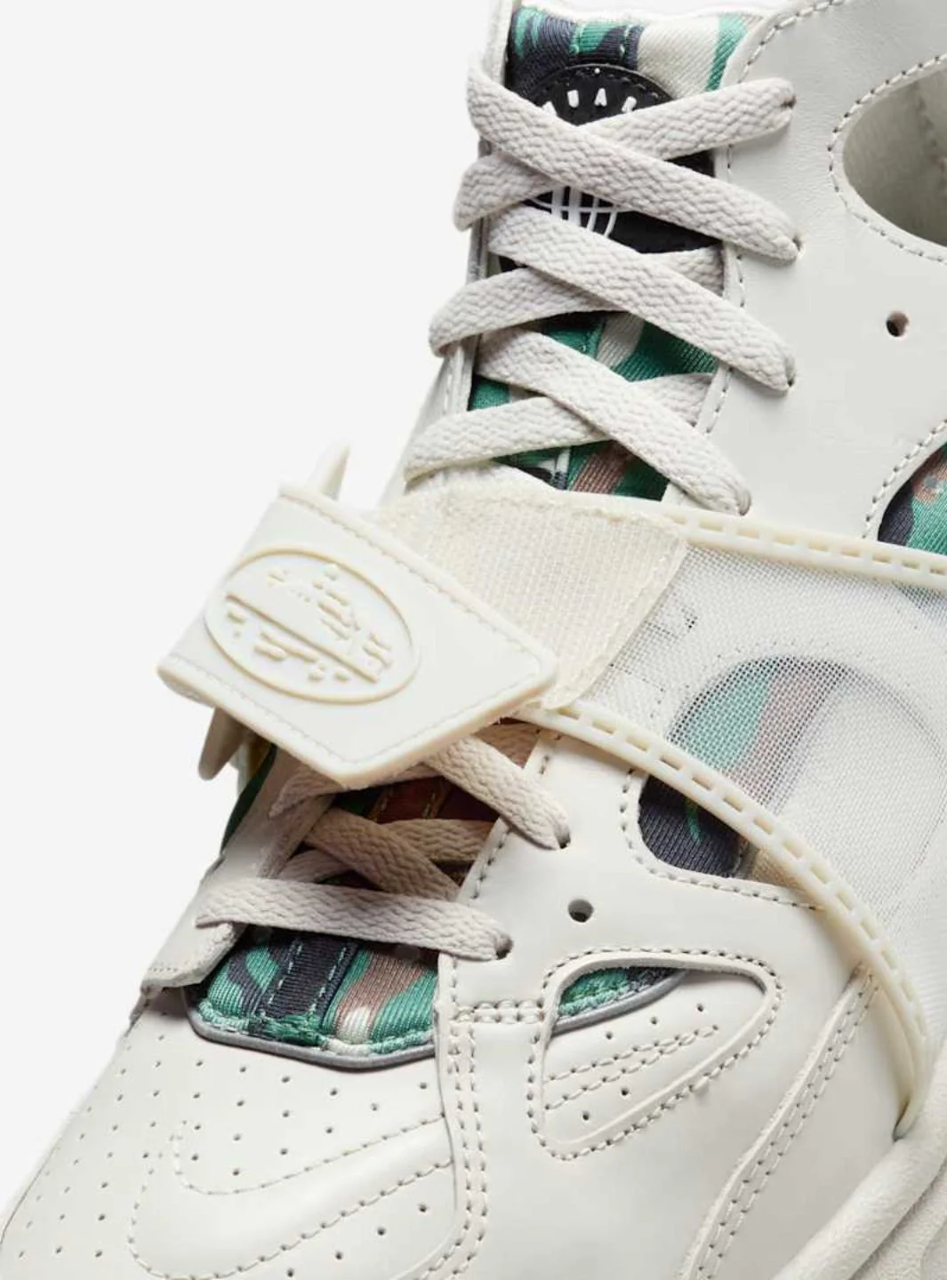 Nike Air Trainer Huarache Corteiz Light Bone - Image 3