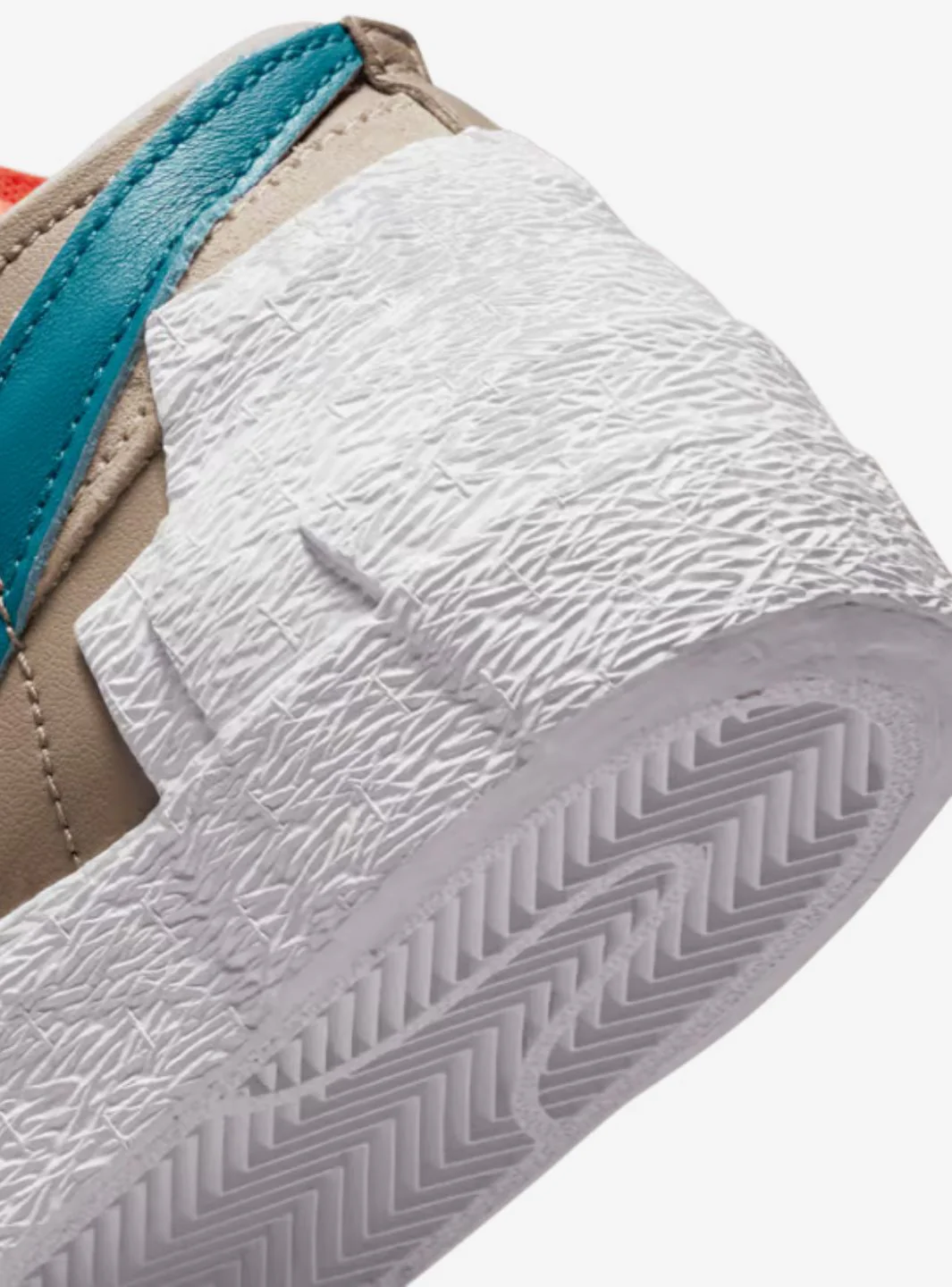 Nike Blazer Low Sacai KAWS Reed - Image 5