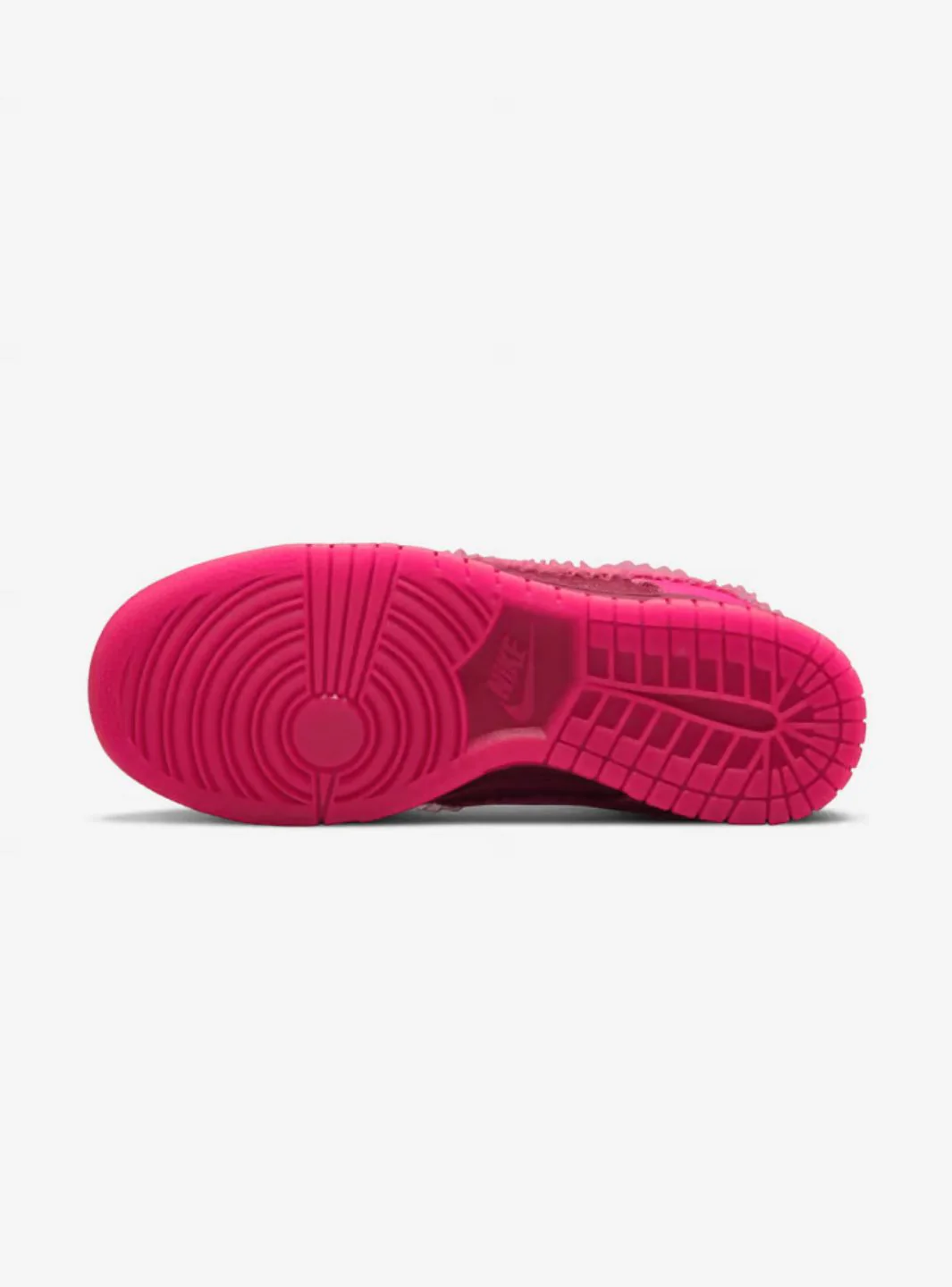 Nike Dunk Low Valentine's Day (2022) (W) - Image 7
