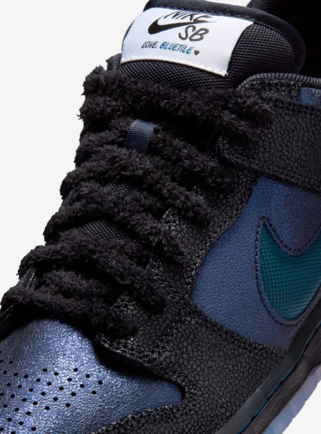 Nike SB Dunk Low Pro Bluetile Skateboards - Image 3