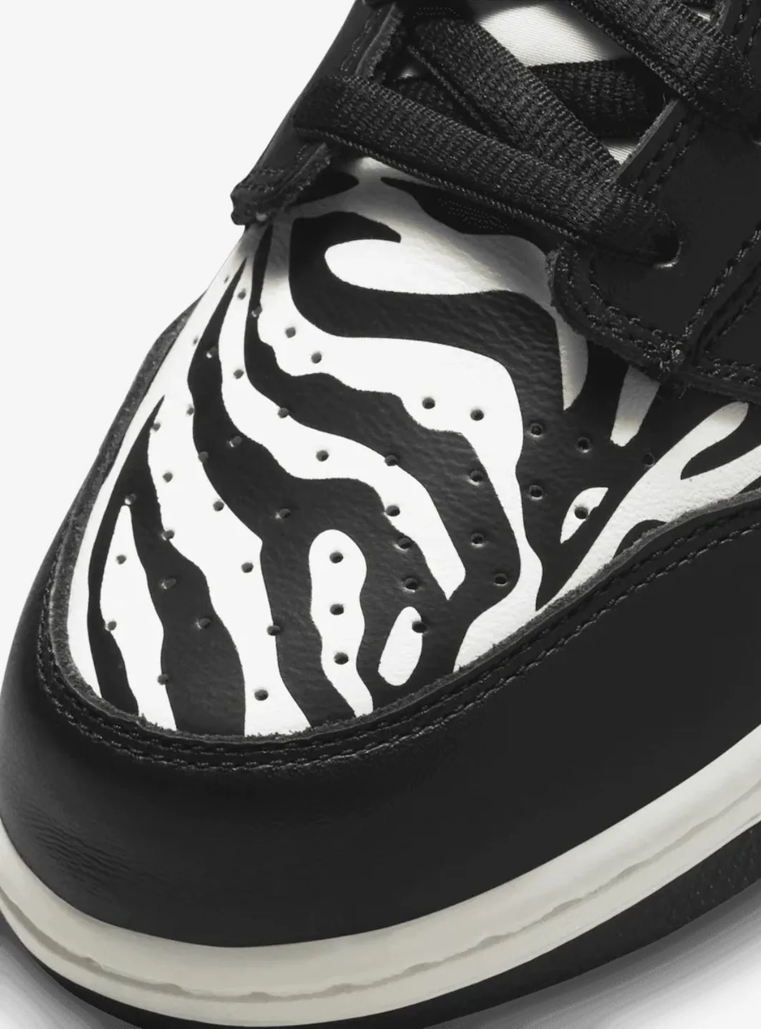 Nike SB Dunk Low OG QS Quartersnacks Zebra - Image 3