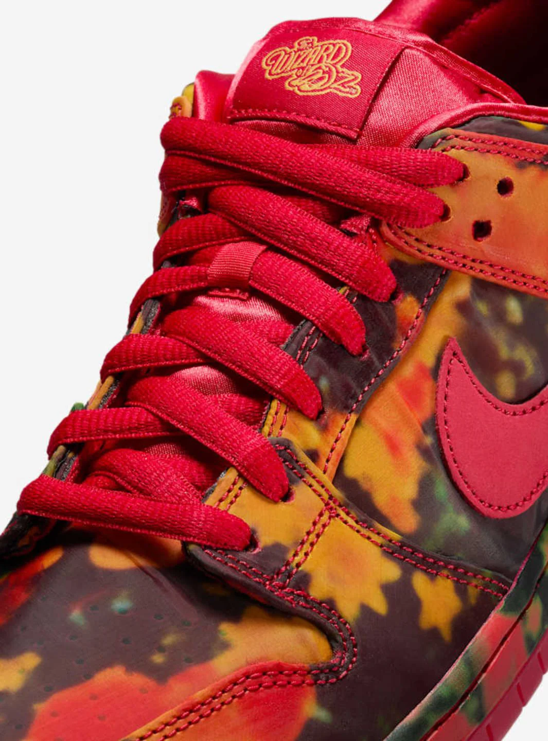 Nike SB Dunk Low The Wizard of Oz Poppy Field - Image 3